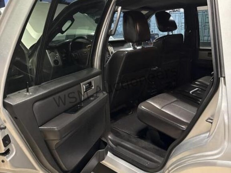 2013-ford-expedition-limited-image-25