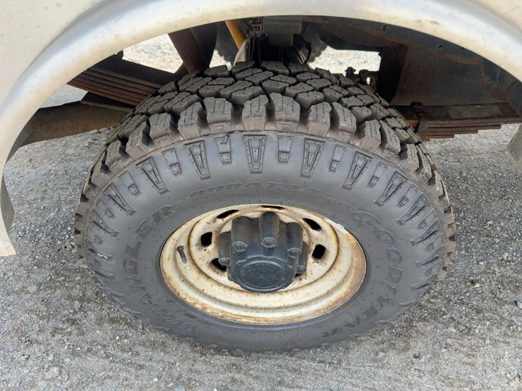 2004-ford-f250-xl-image-9