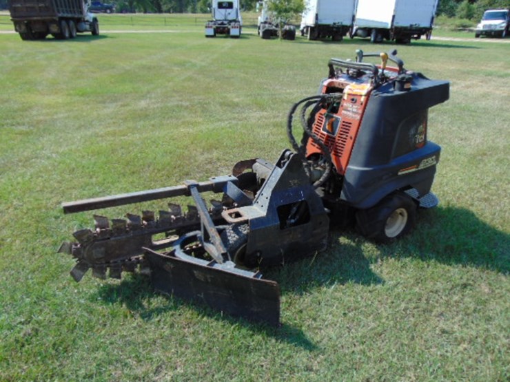 2011-ditch-witch-r230-image-1