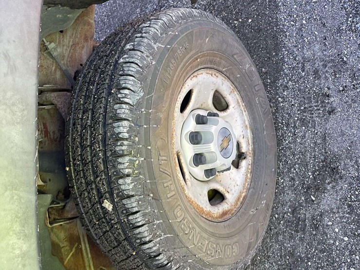 2004-chevrolet-silverado-2500-image-22