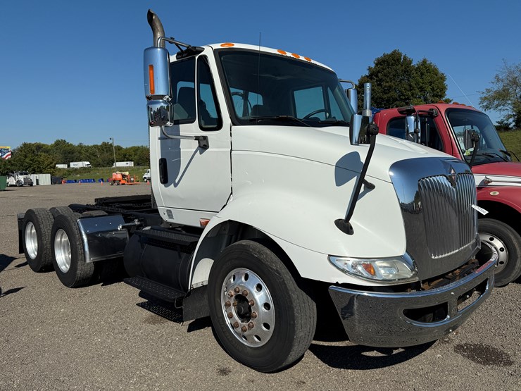 #99-•-2006-international-tandem-axle-road-tractor-image-1