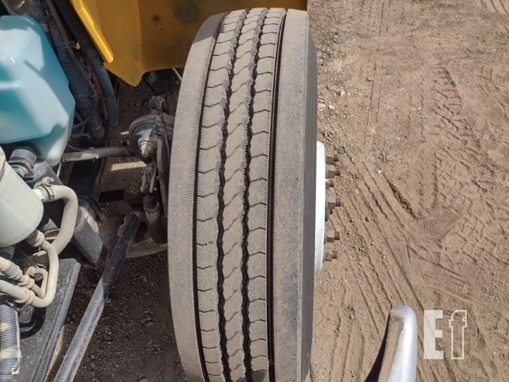 2018-international-durastar-4300-image-25