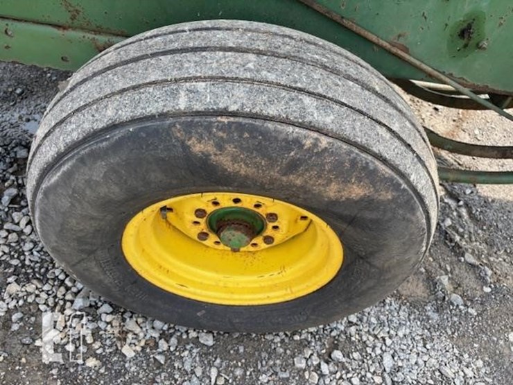 john-deere-336-image-13
