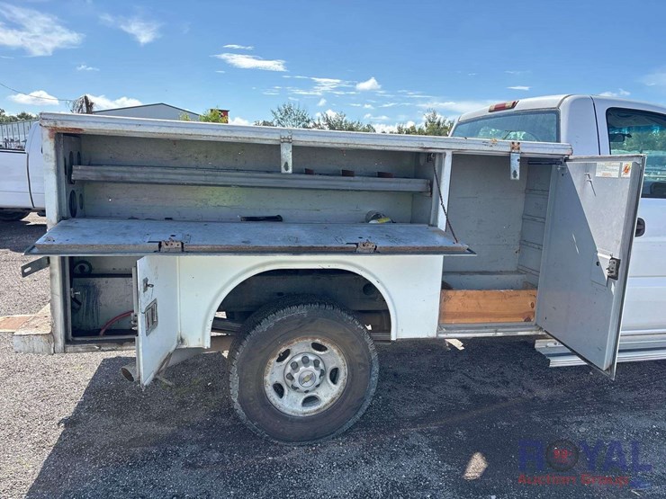 2004-chevrolet-silverado-2500-image-21