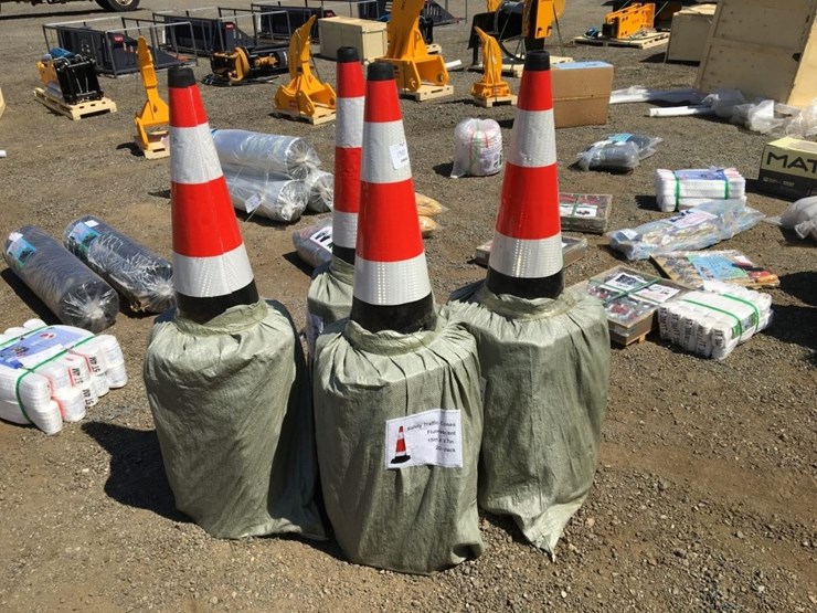 (80)-unused-fluorescent-safety-traffic-cones.-image-1