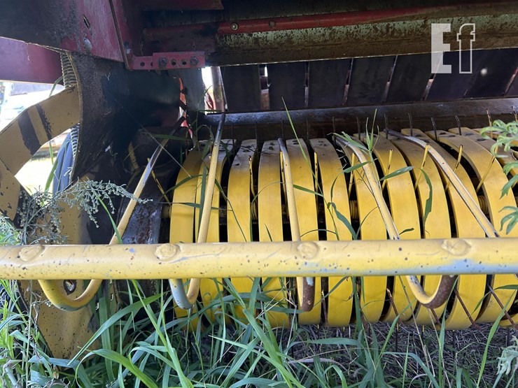 new-holland-660-image-12