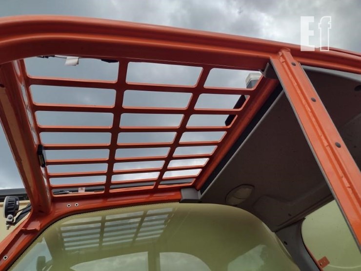 2023-jlg-1055-image-13