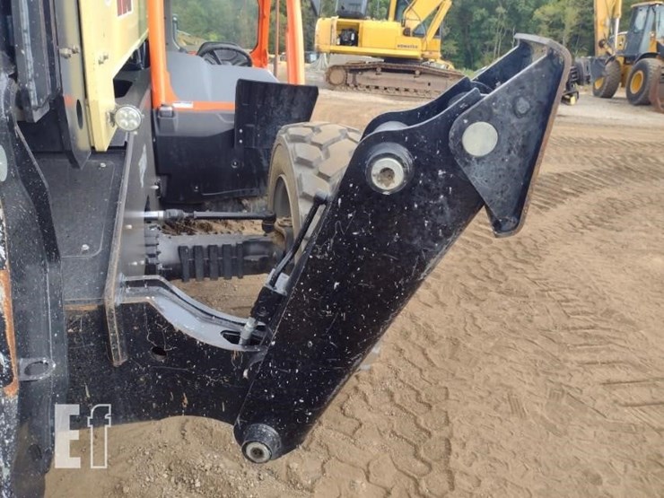 2023-jlg-1055-image-21