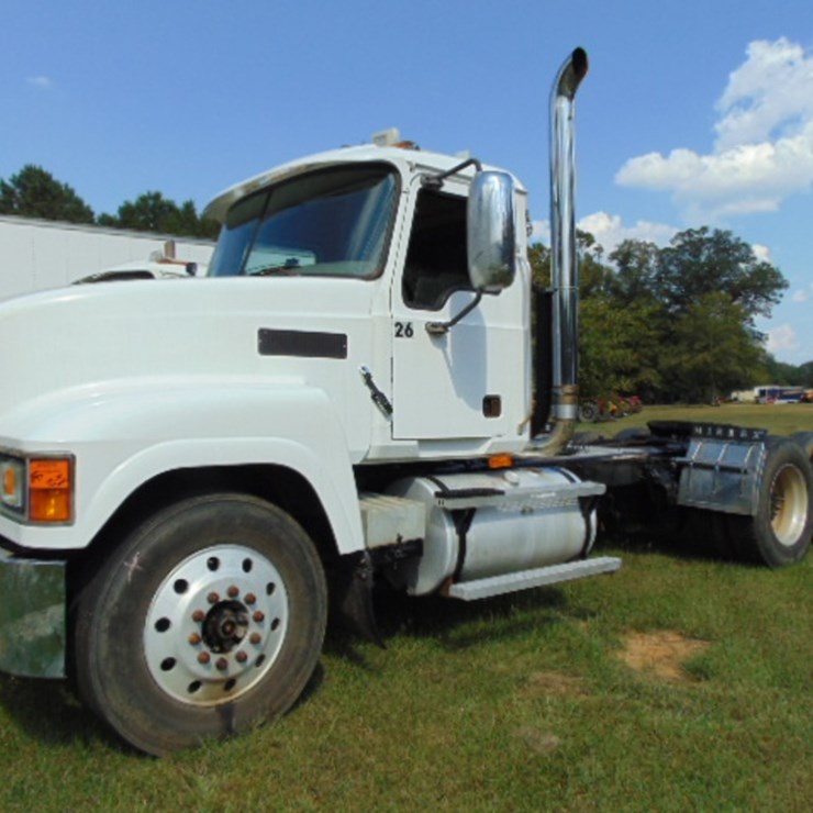 2004 MACK CH613