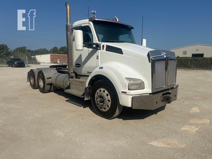 2015-kenworth-t880-image-1