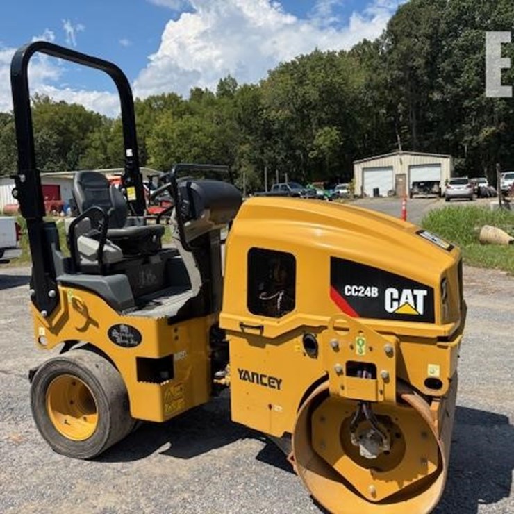 2019 CATERPILLAR CC24B