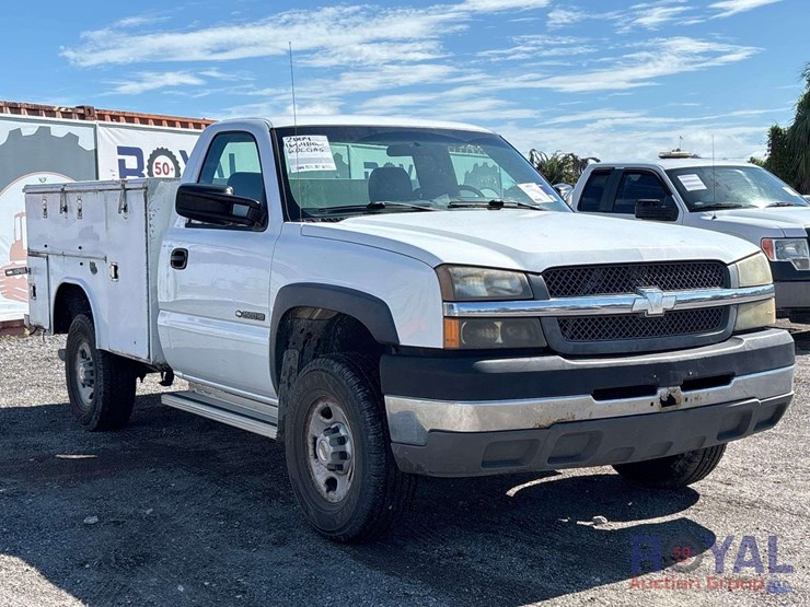 2004-chevrolet-silverado-2500-image-2