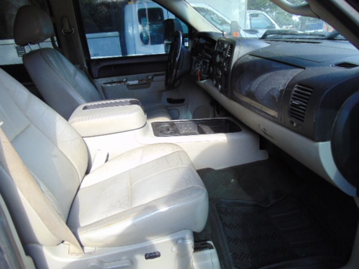 2011-chevrolet-silverado-3500-image-5