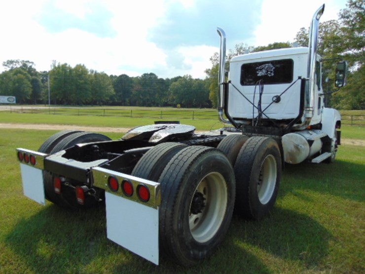 2004-mack-ch613-image-3