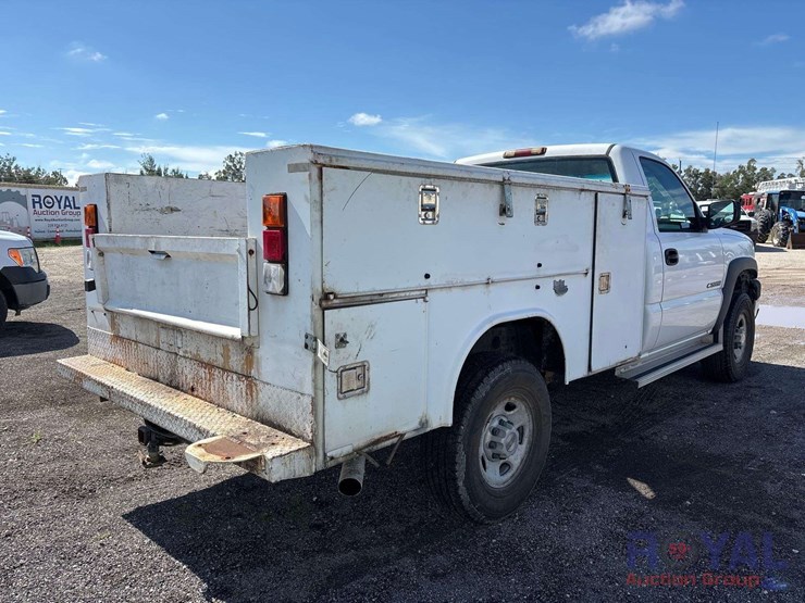 2004-chevrolet-silverado-2500-image-3