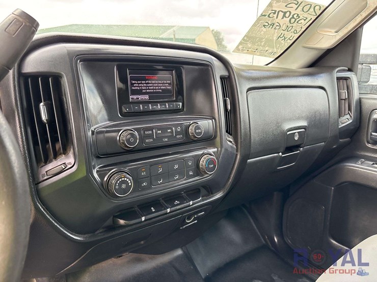 2015-chevrolet-silverado-image-14