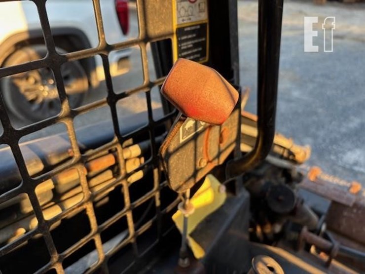 new-holland-lx665-image-10