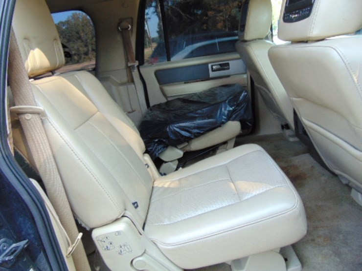 2014-ford-expedition-xlt-image-4