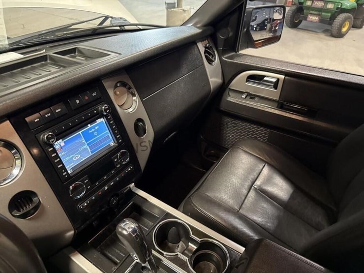 2013-ford-expedition-limited-image-19