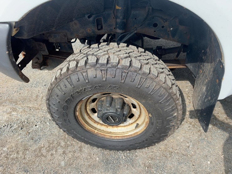 2004-ford-f250-xl-image-11