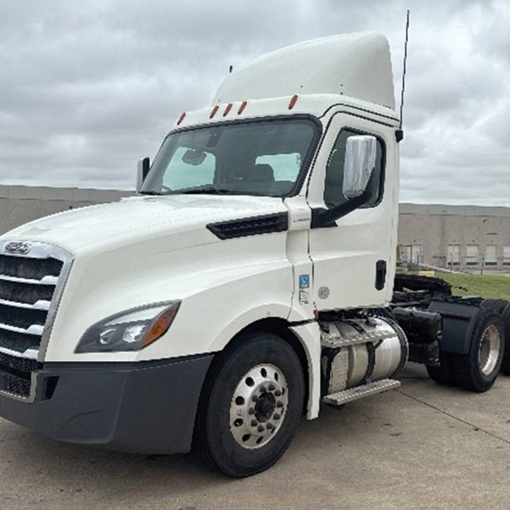 2019 FREIGHTLINER CASCADIA 126