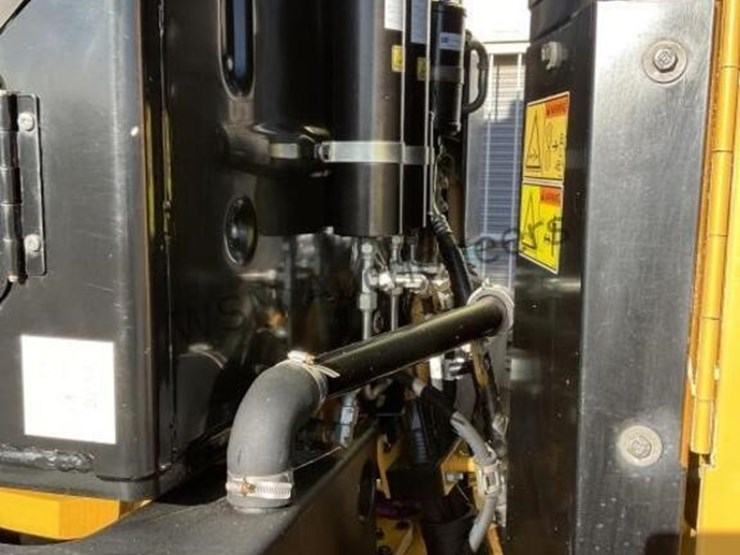 2012-caterpillar-12m2-image-15