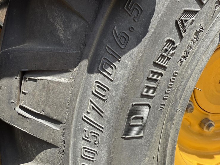 deere-320-image-9