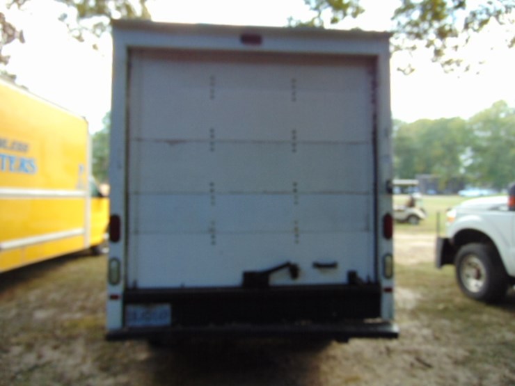 2005-ford-e350-image-4