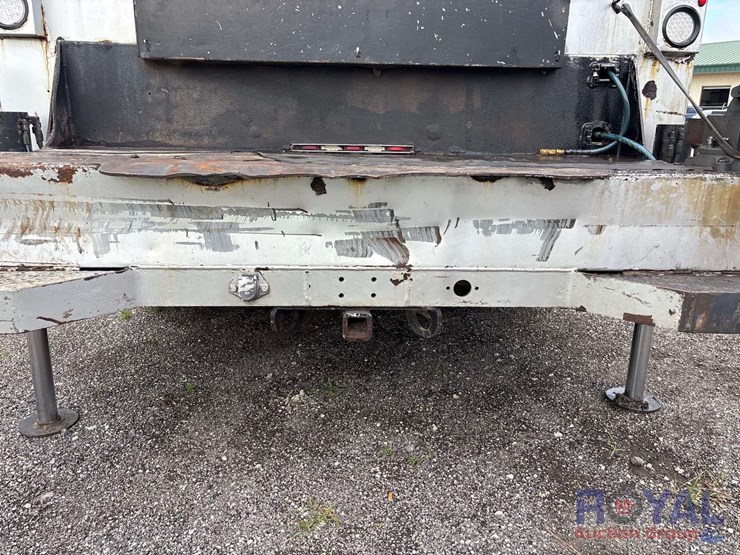 2014-peterbilt-337-image-24