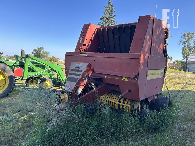 new-holland-660-image-1