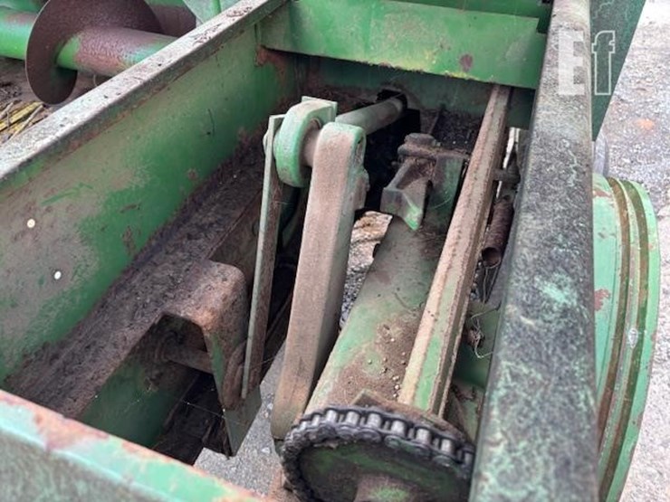 john-deere-336-image-8