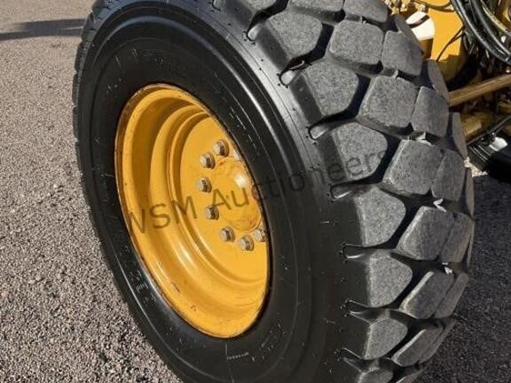 2012-caterpillar-12m2-image-10