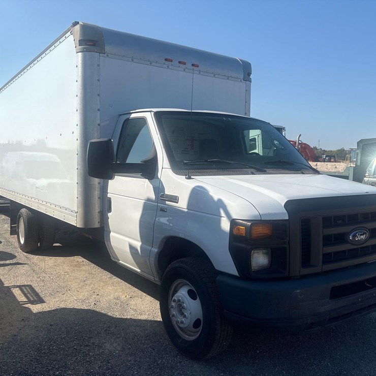 2013 FORD E350