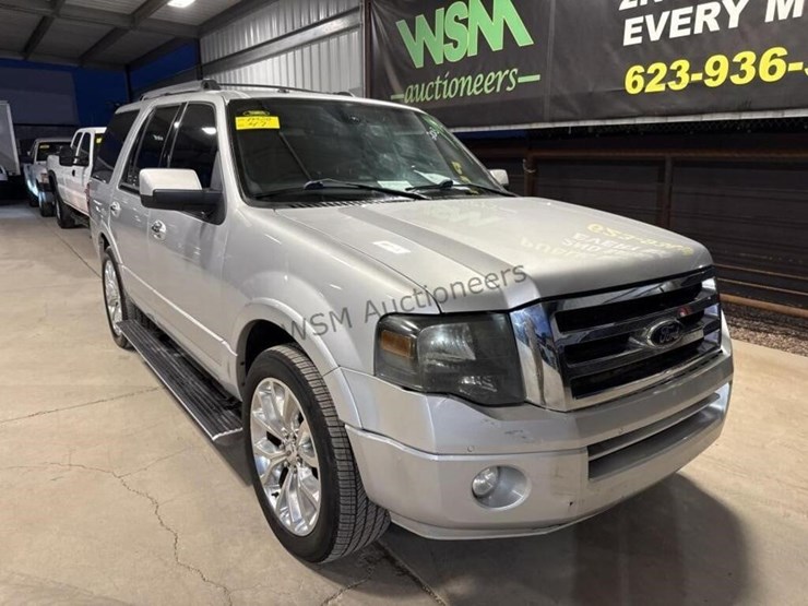 2013-ford-expedition-limited-image-2