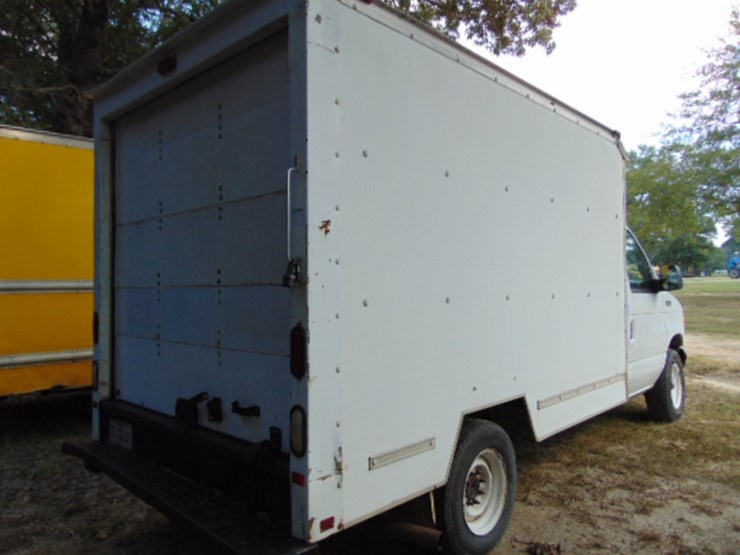 2005-ford-e350-image-3
