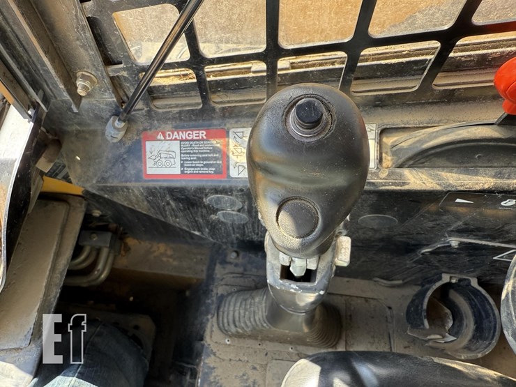 deere-320-image-22