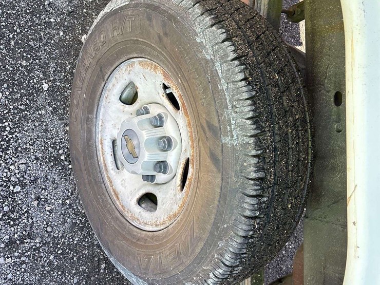 2004-chevrolet-silverado-2500-image-23
