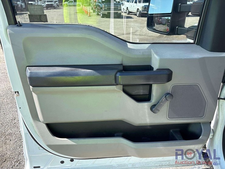 2017-ford-f550-image-13