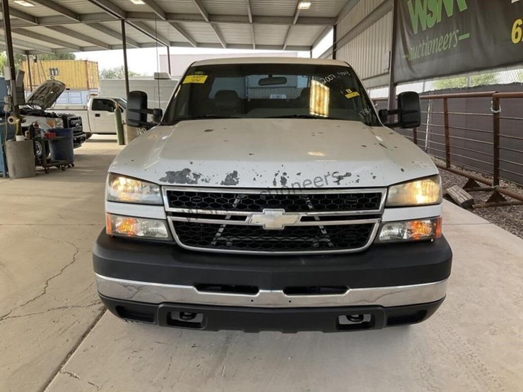 2007-chevrolet-silverado-3500-image-3
