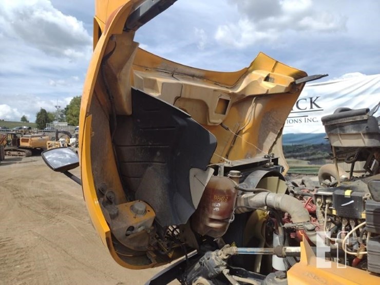 2018-international-durastar-4300-image-24
