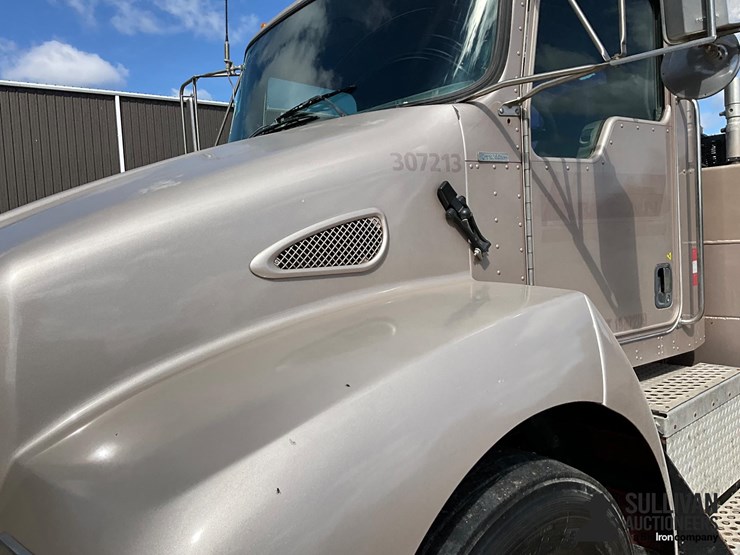 2007-kenworth-t300-image-14