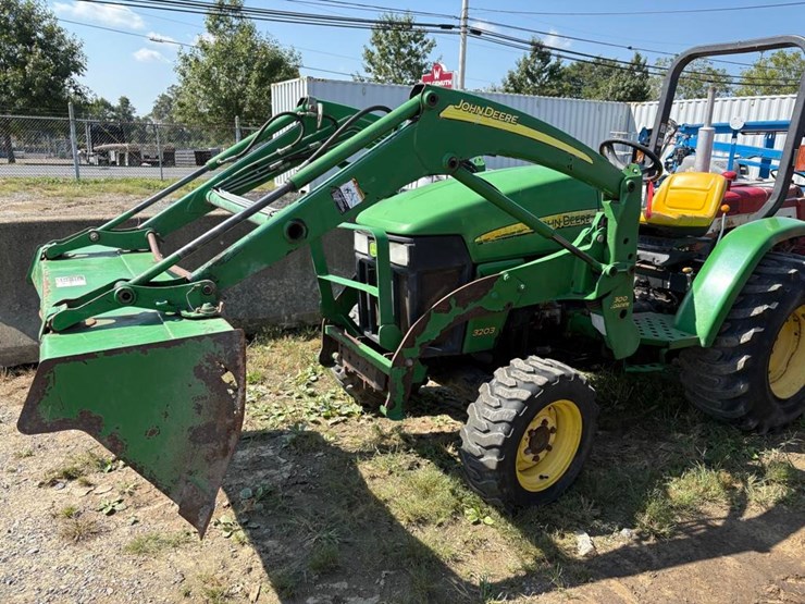 john-deere-3203-image-5