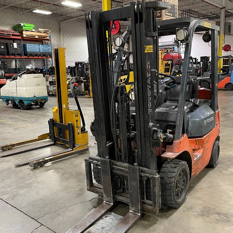#8017 • Toyota LP Powered Forklift