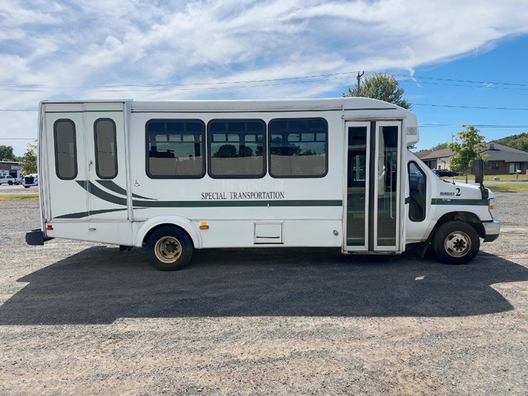2017-ford-e450-image-6