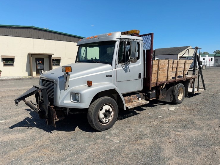2003-freightliner-fl60-image-1