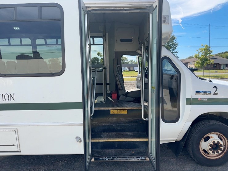 2017-ford-e450-image-13