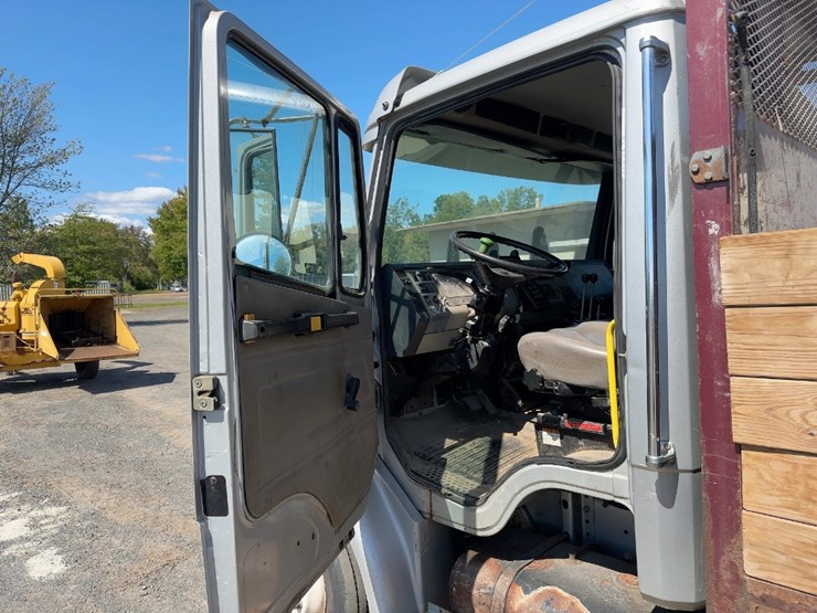 2003-freightliner-fl60-image-18