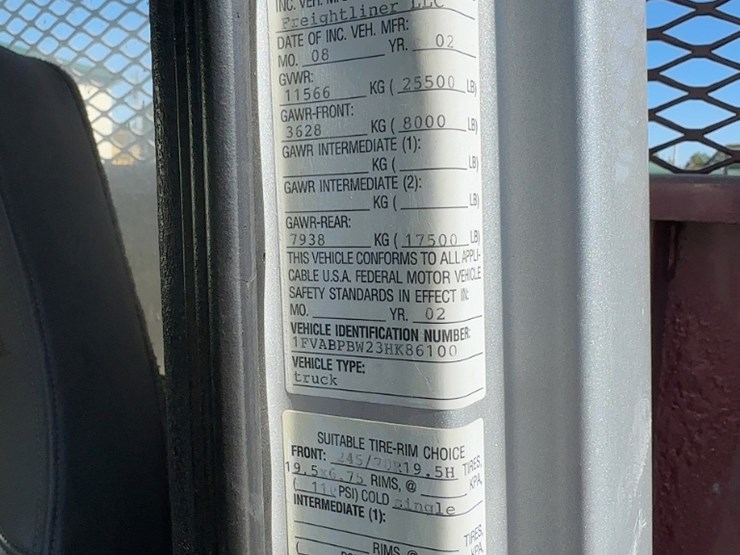 2003-freightliner-fl60-image-23