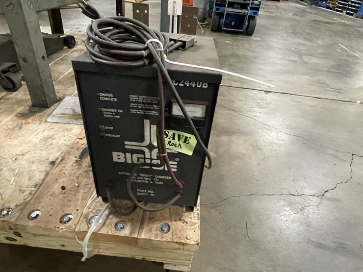 #8022-•-big-joe-battery-charger-image-2