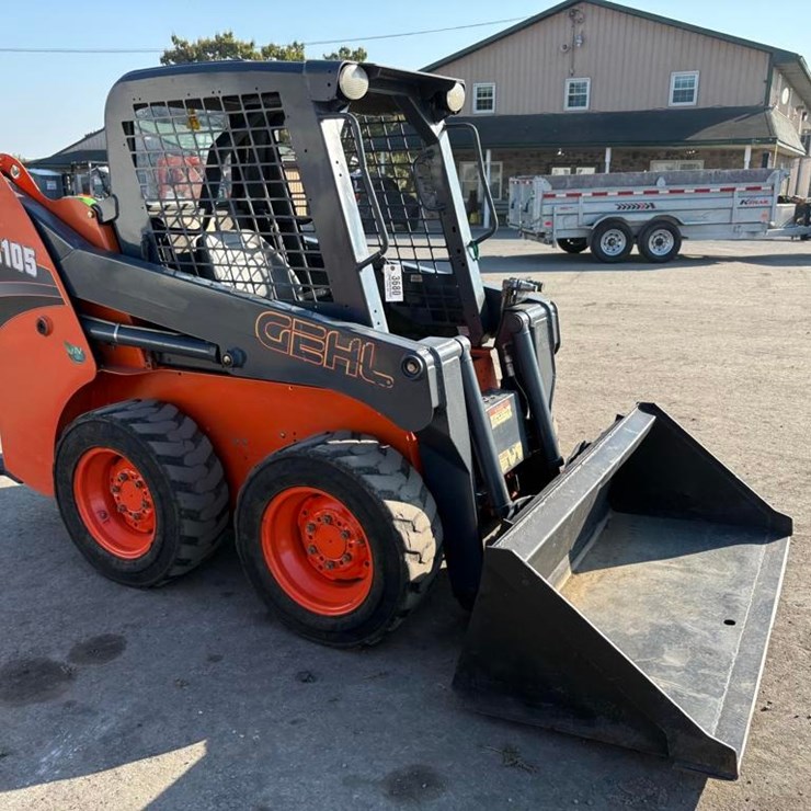 2018 GEHL R105
